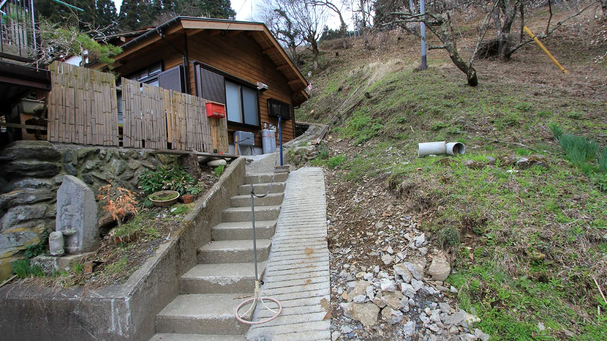 槇寄山・西山峠の登山口