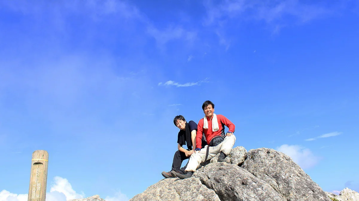宮之浦岳山頂での記念撮影