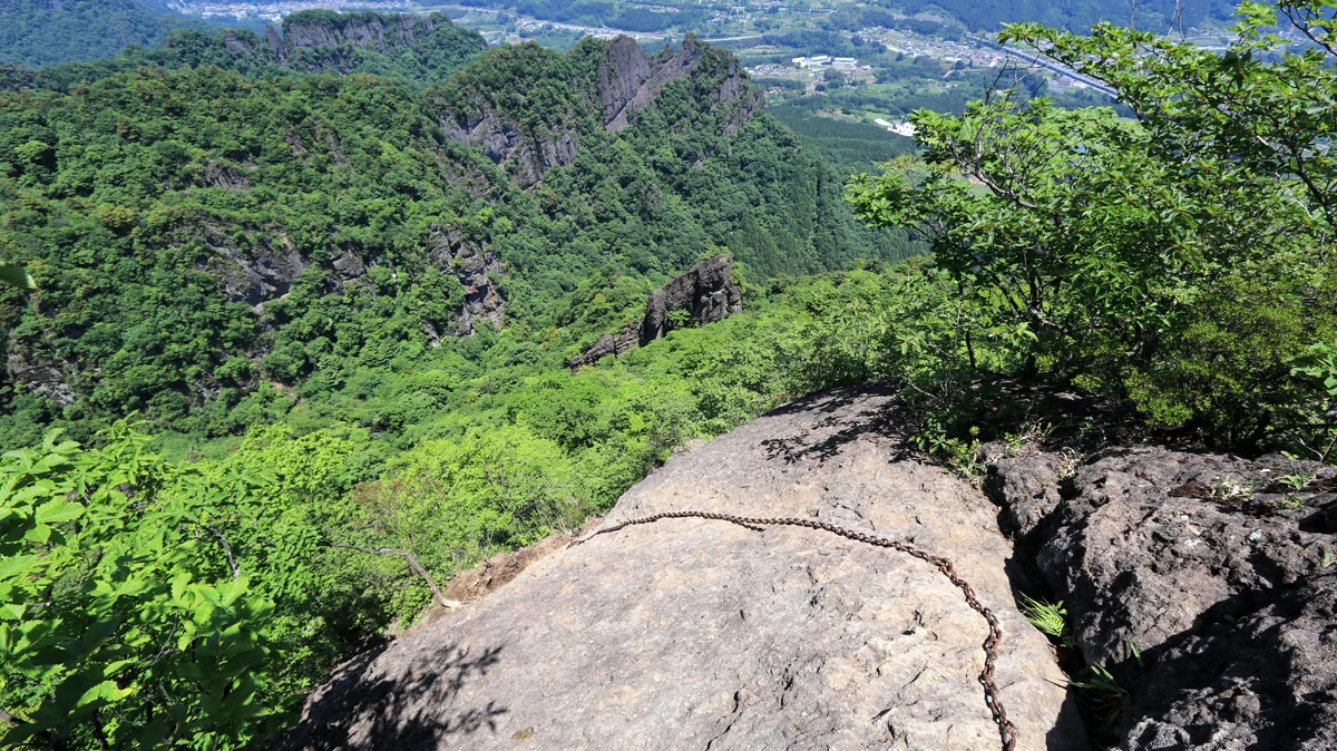 ビビリ岩の鎖場
