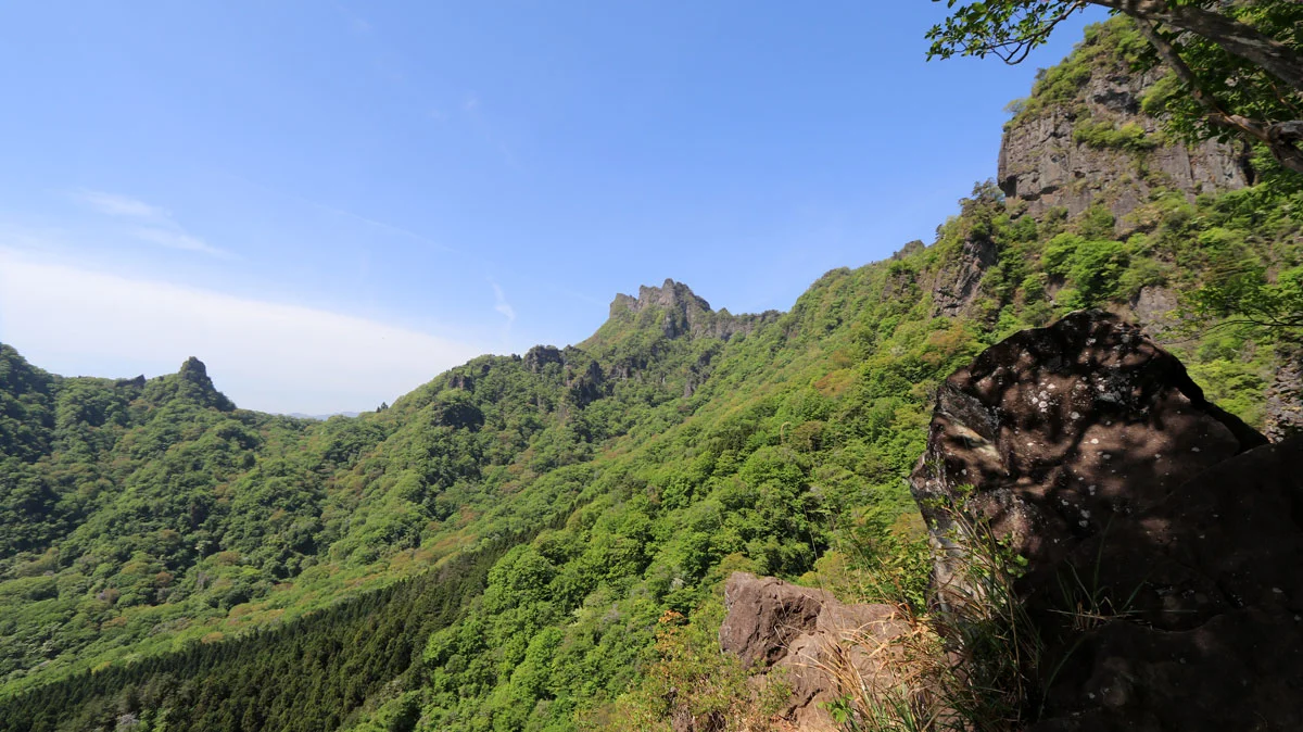 第二見晴から見た金洞山の東岳？