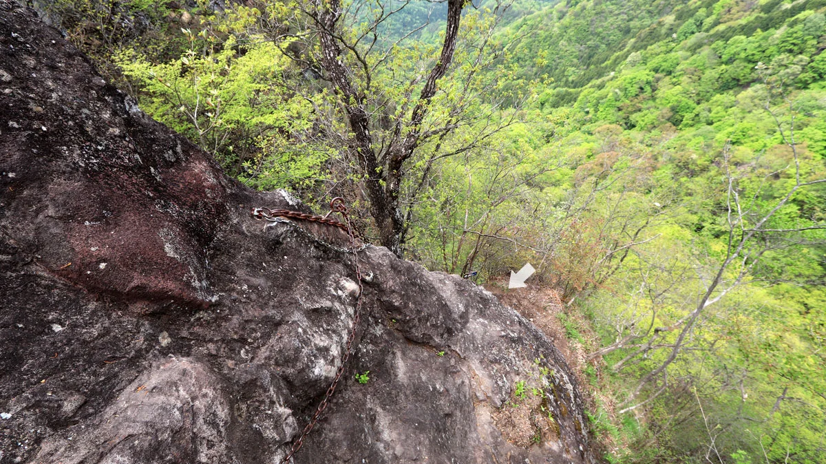 鷹戻しの鎖場（1本目）