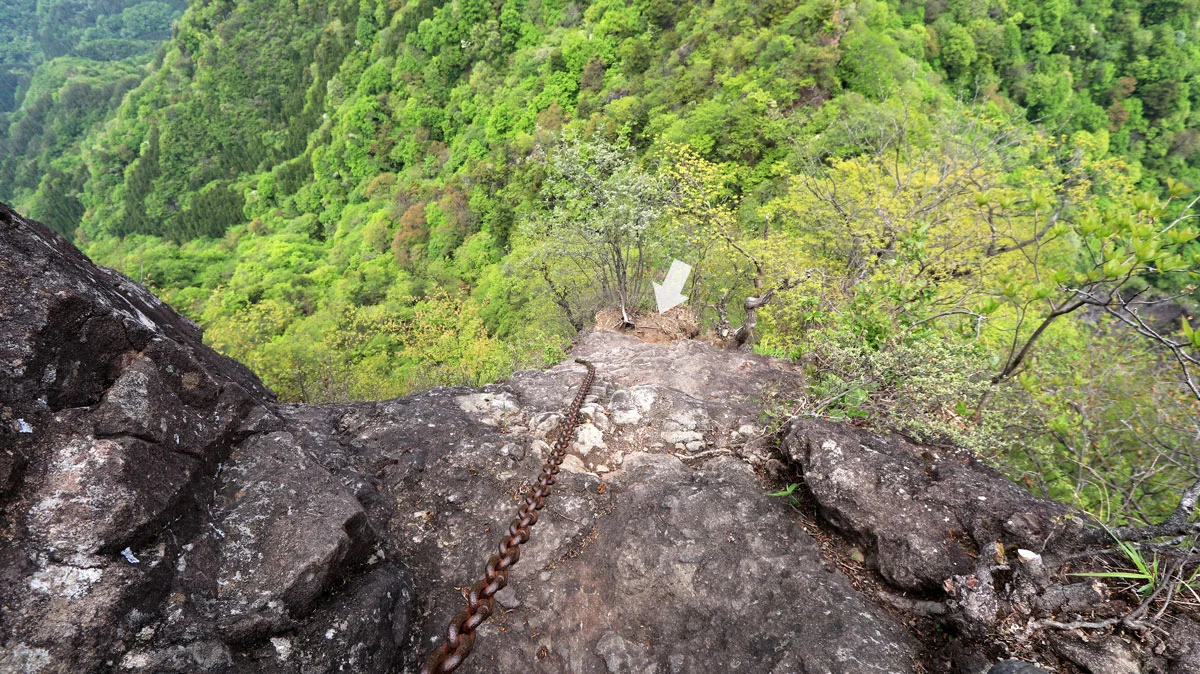 鷹戻しの鎖場