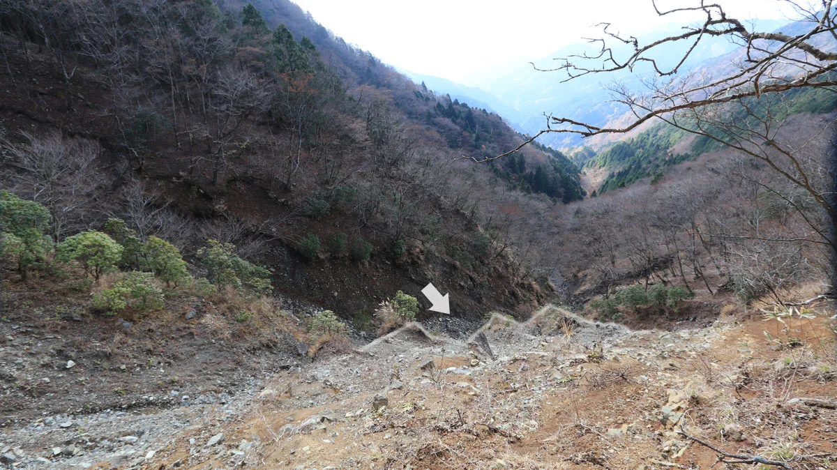 鍋割峠手前の斜面を上から撮影