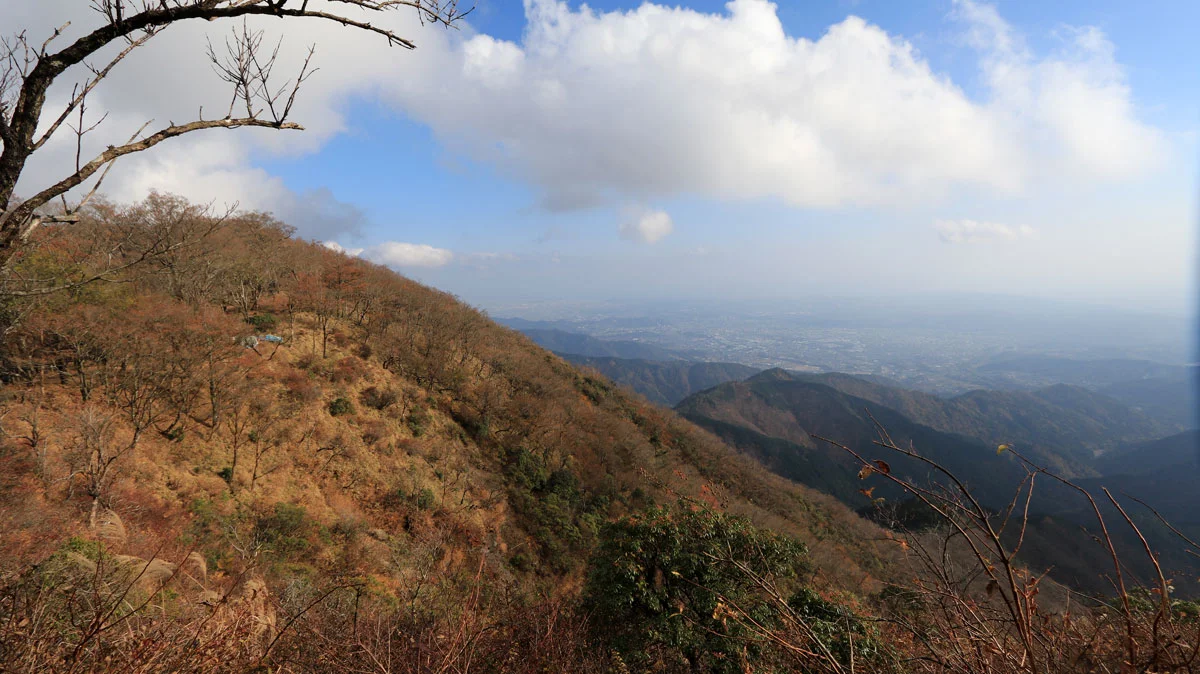 側面から見た小丸尾根