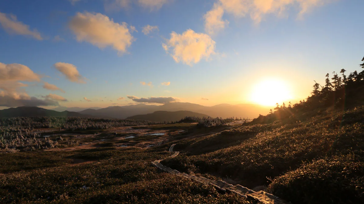 苗場山の山頂湿原からの夕焼け