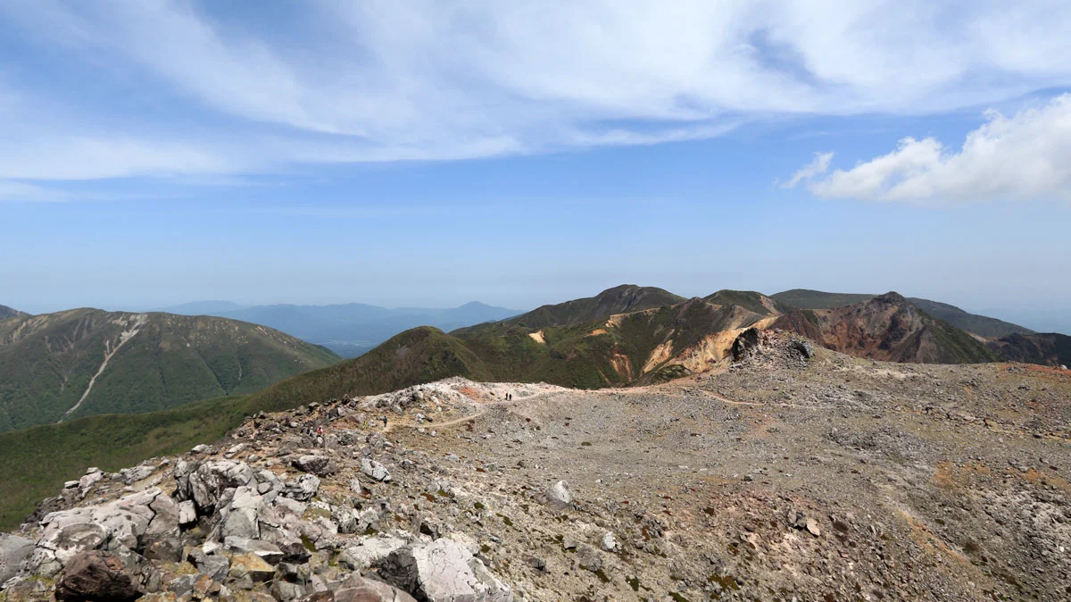 茶臼岳噴火口周辺の道