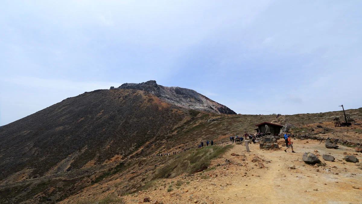 左側から合流する峰の茶屋コース