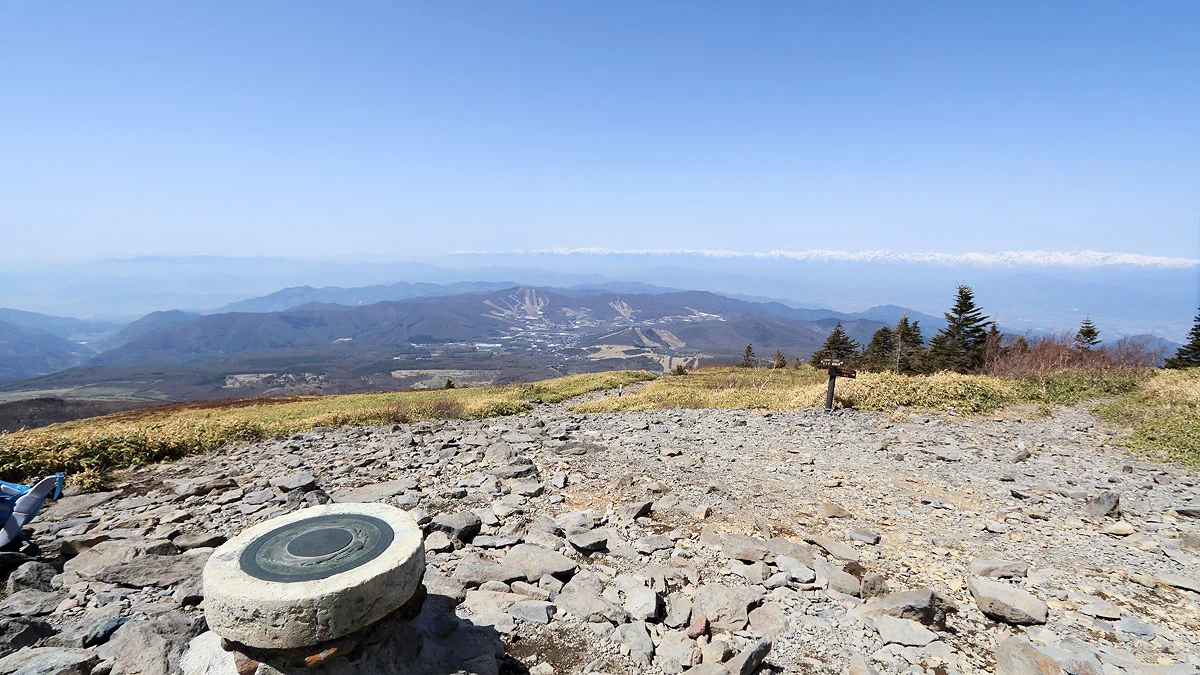根子岳の山頂方位盤