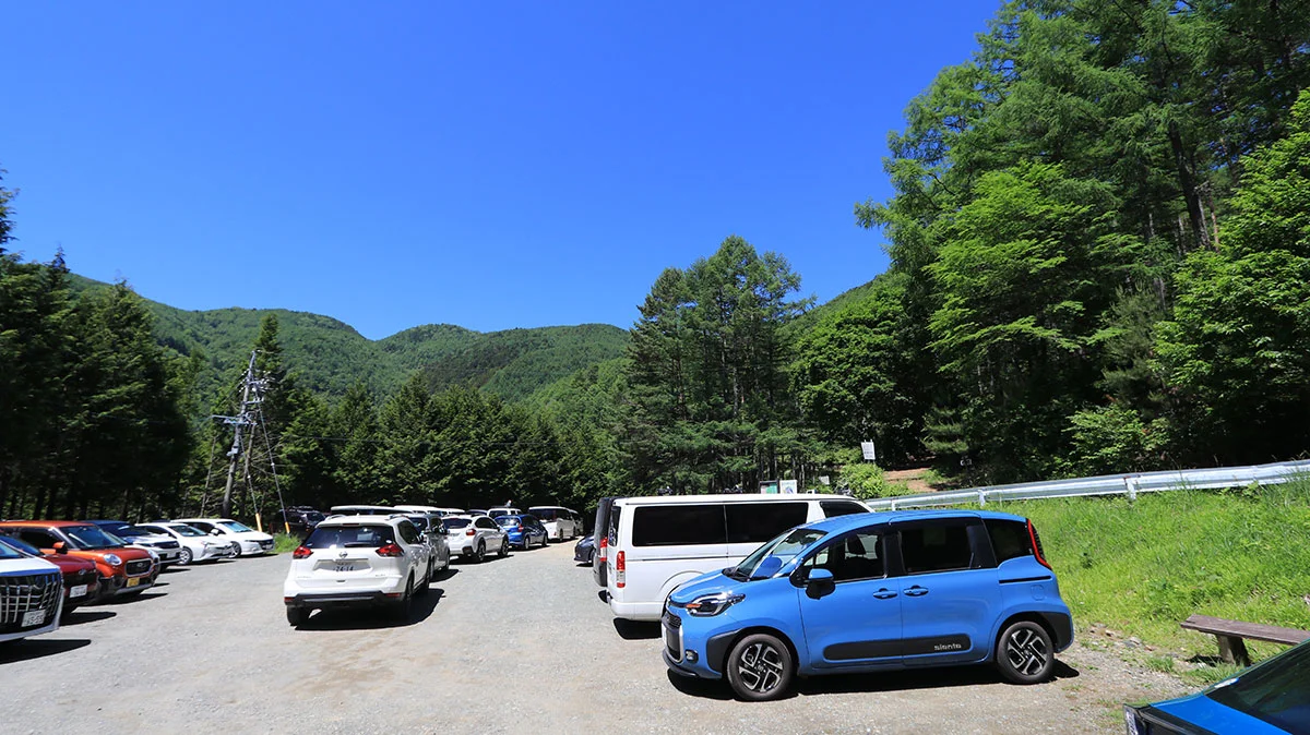 沢入登山口駐車場