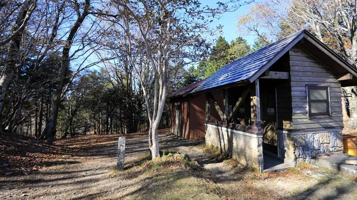 伯母子峠のトイレ