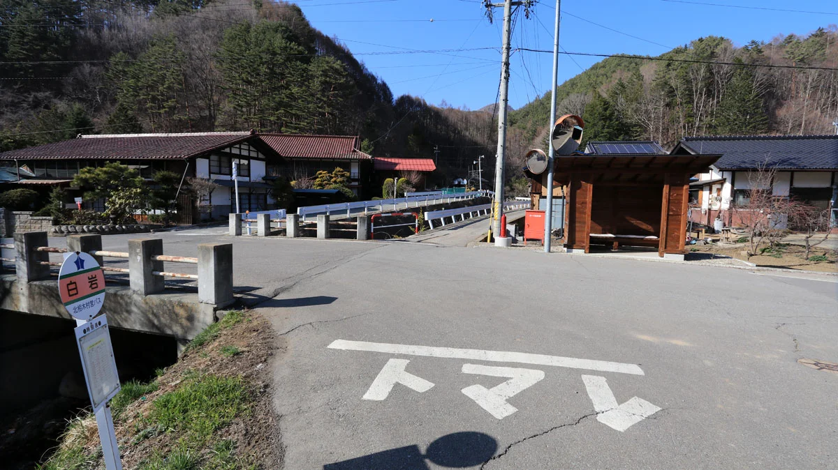 白岩バス停