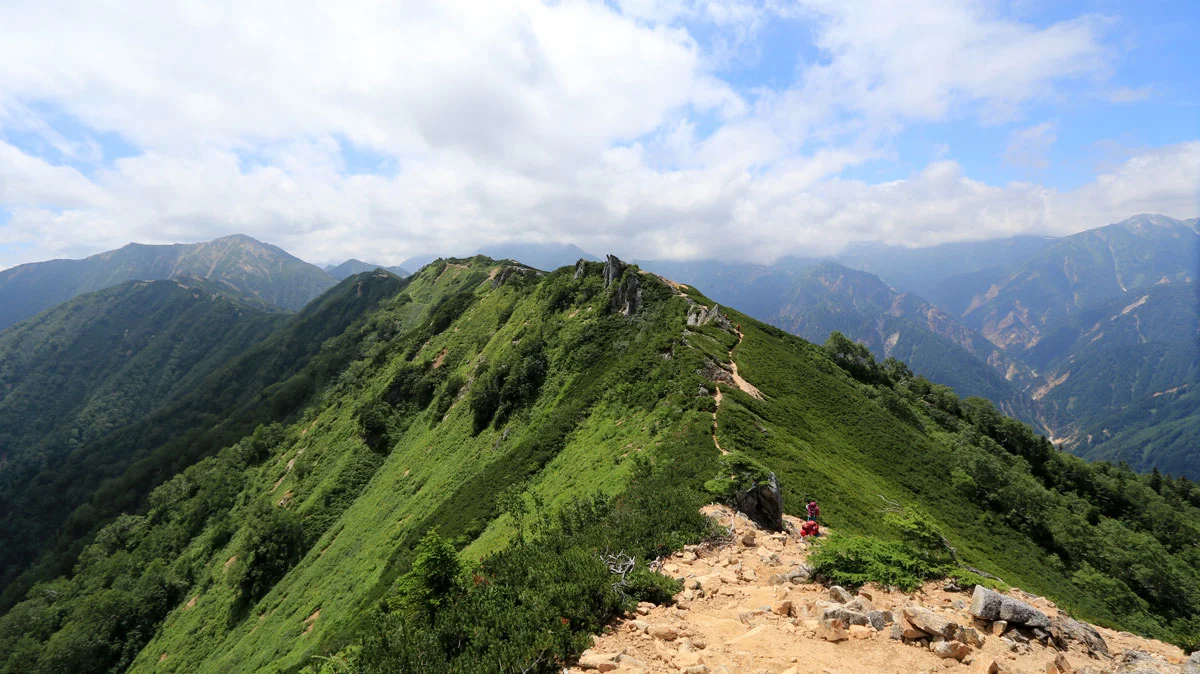 左奥に大天井岳
