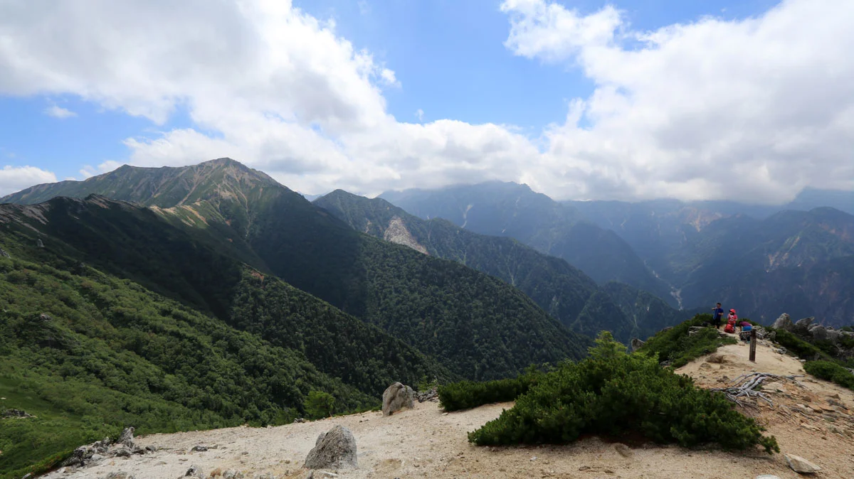 雲に隠れて見えない槍ヶ岳
