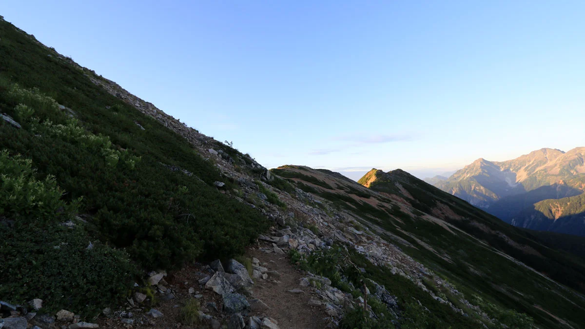 東天井岳の左側斜面