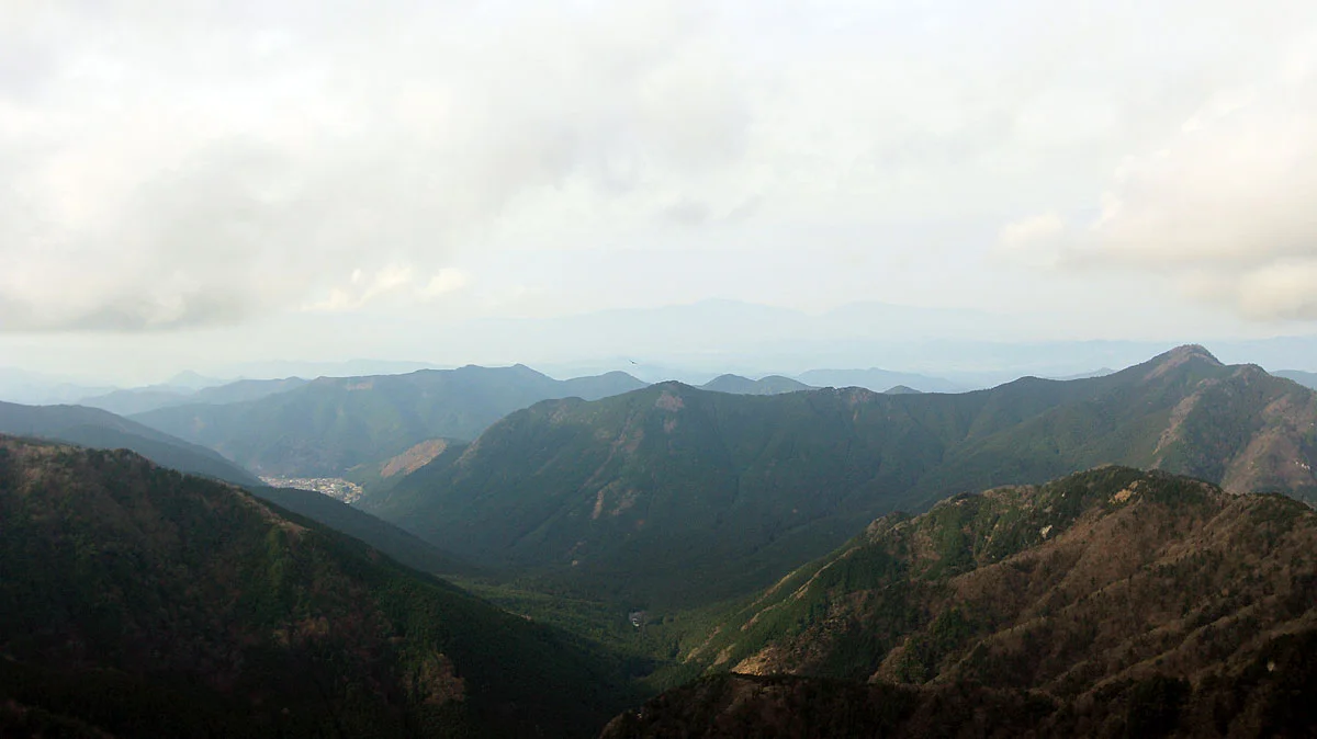 日本岩から北西の展望