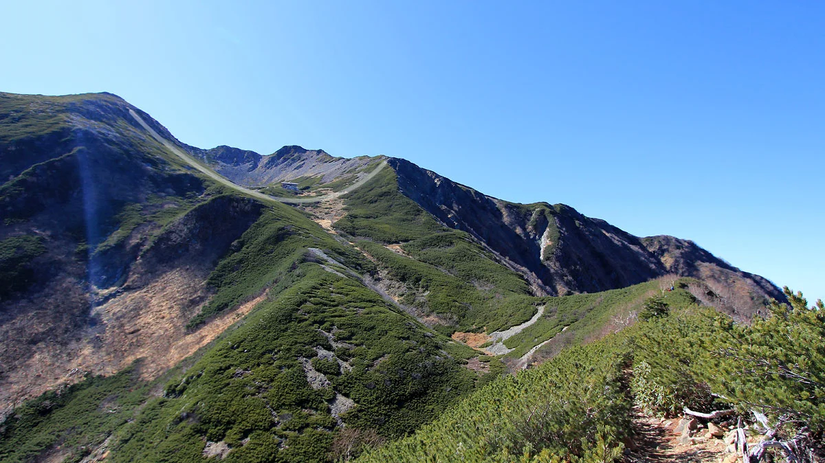 遠くに千丈小屋