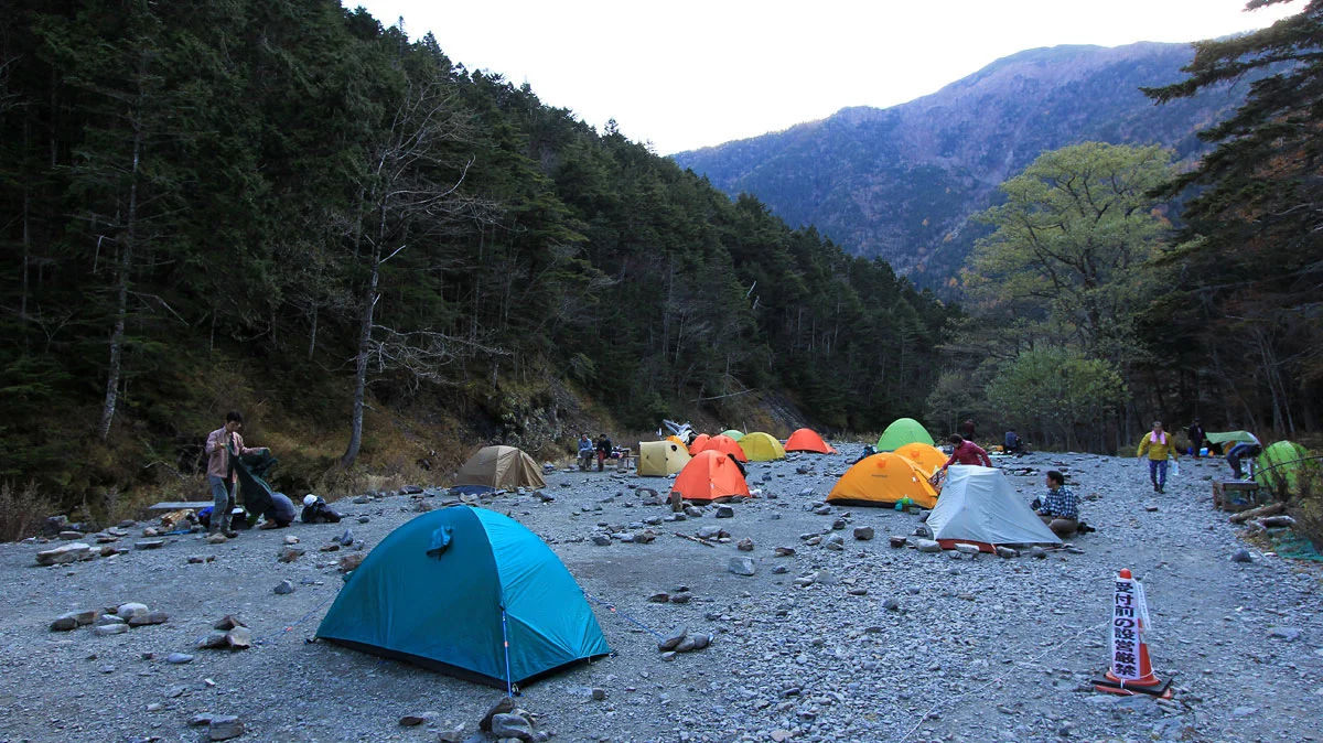 長衛小屋のテント場