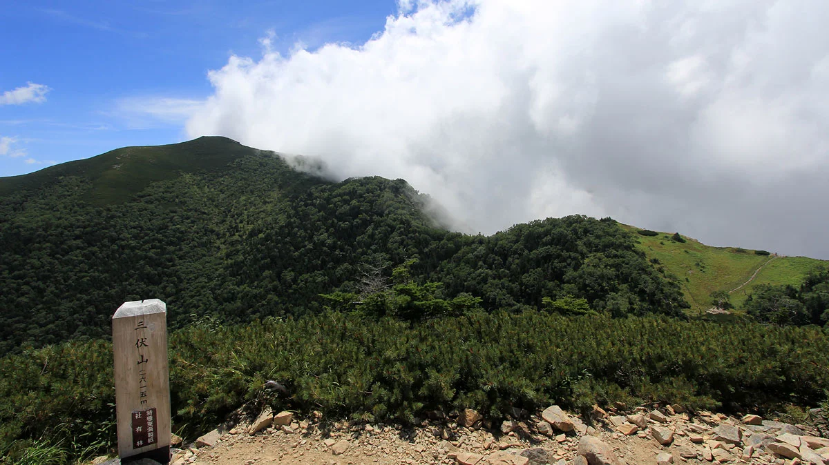 三伏山から見た烏帽子岳