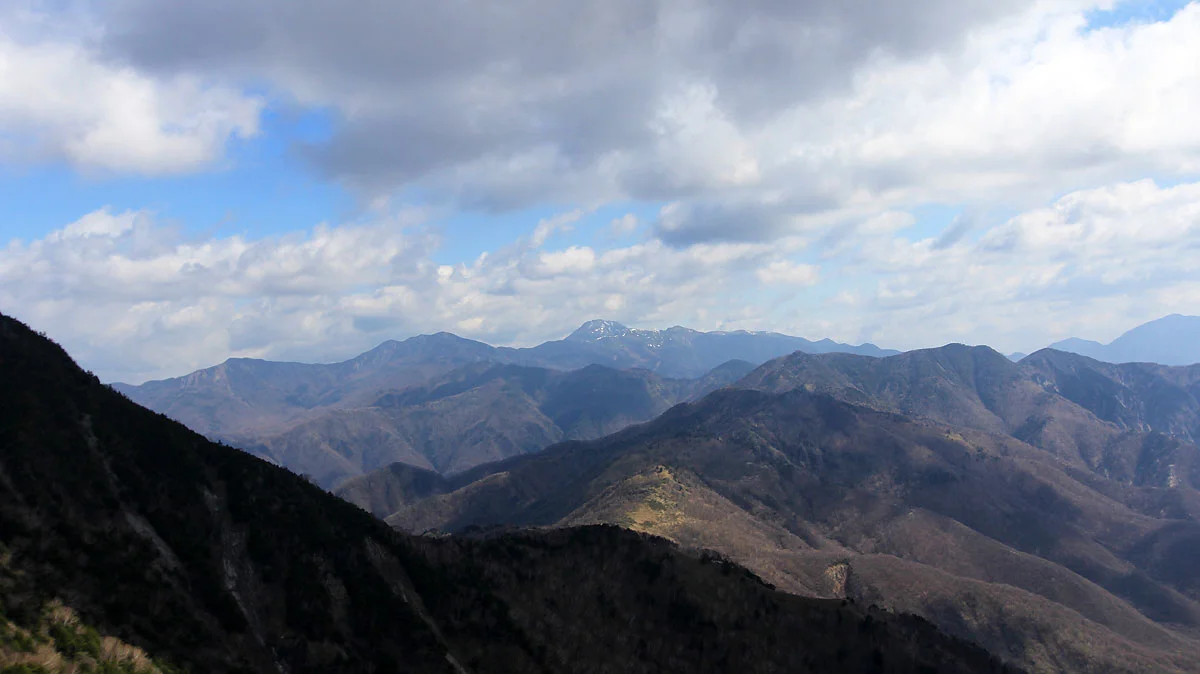 雪が残った日光白根山