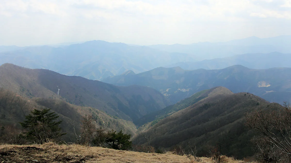 鷹ノ巣山山頂からの遠望