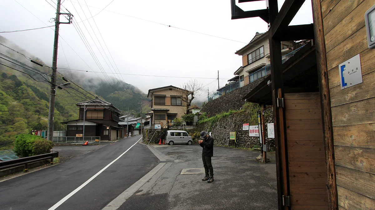 東日原のバス停