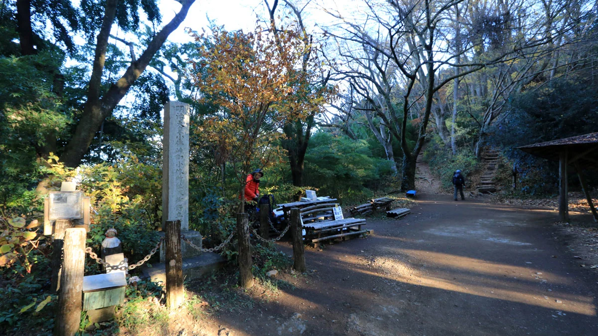 明治天皇小佛峠御小休所阯及御野立所の碑