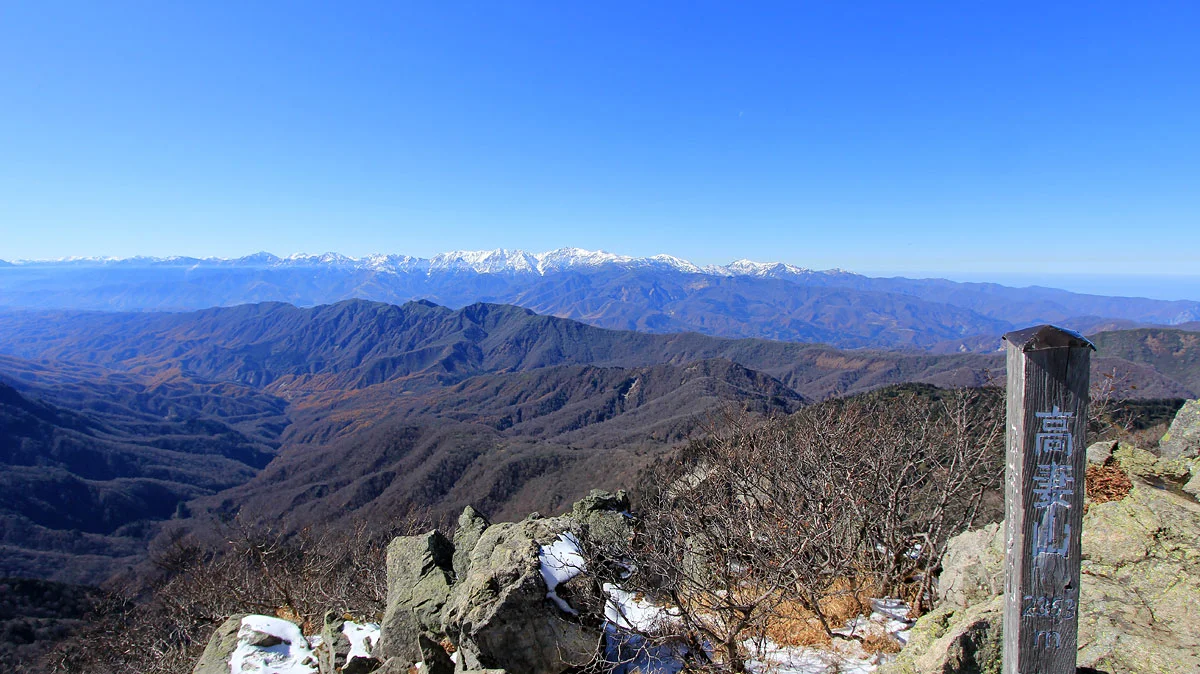 高妻山の山頂