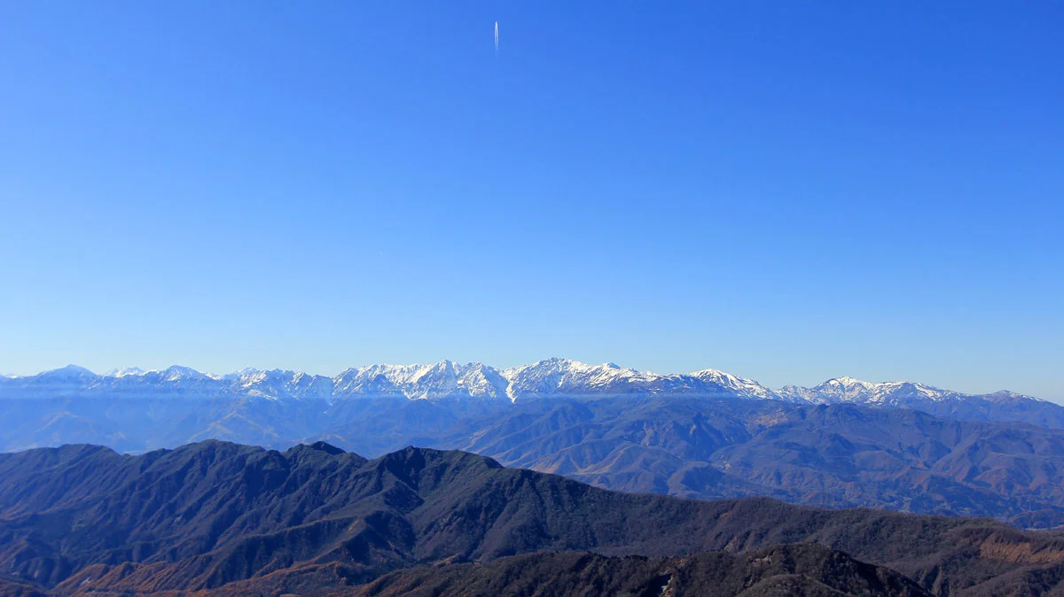 北アルプスと飛行機雲