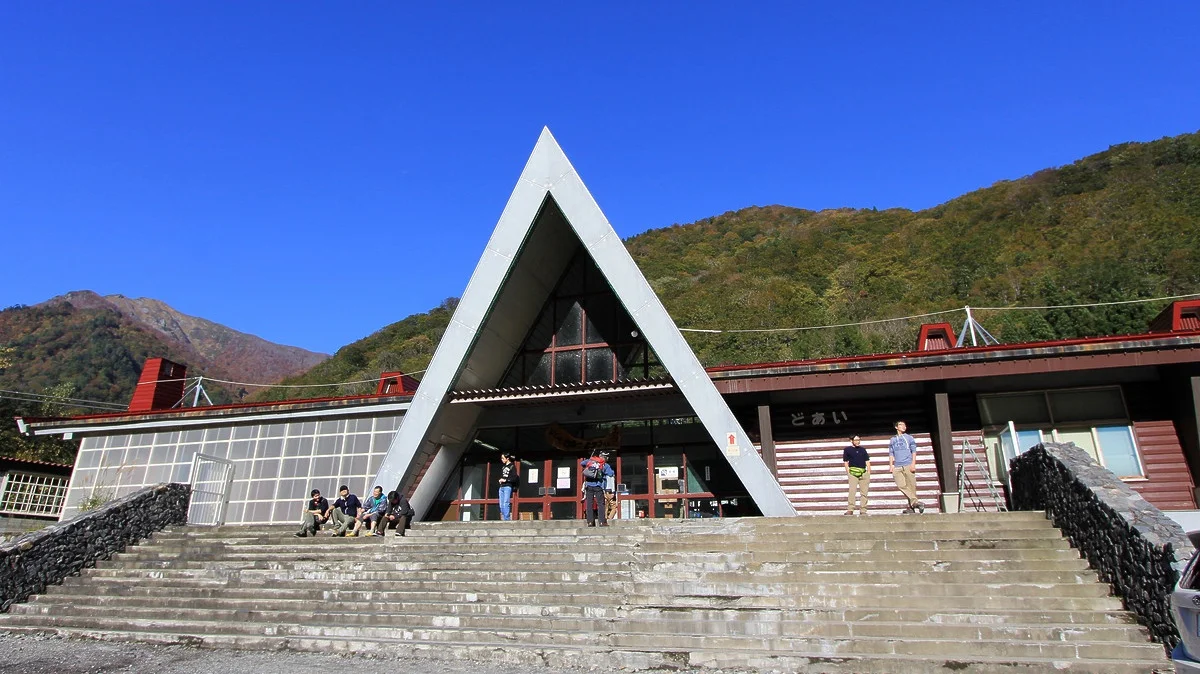土合駅の地上駅舎