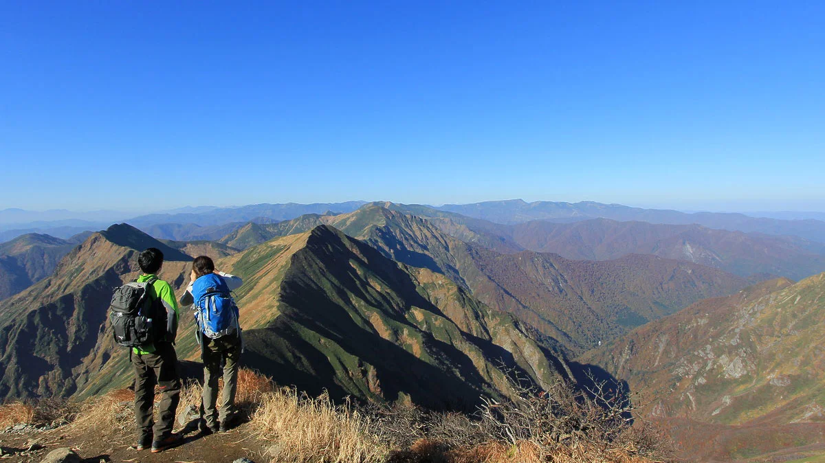 正面に伸びるのは、谷川連峰縦走路