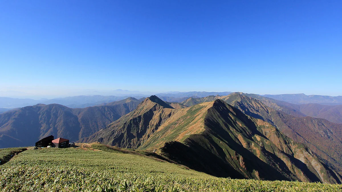 肩の小屋と谷川連峰縦走路