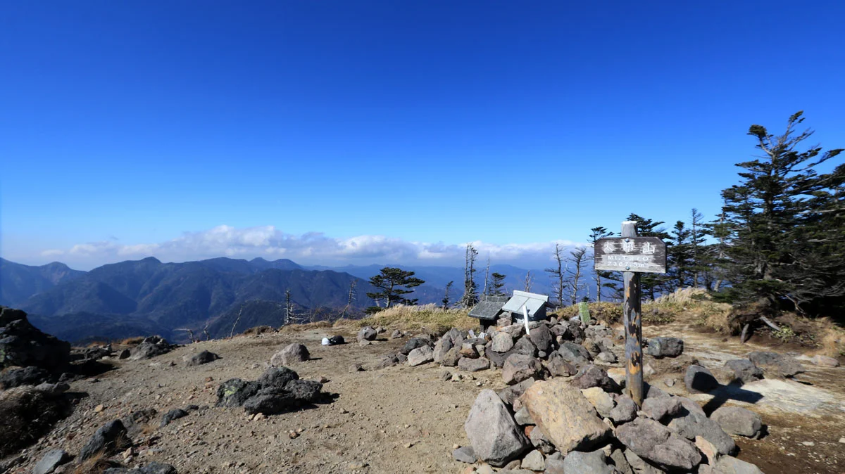 太郎山の山頂北東方面