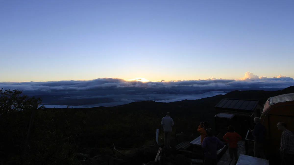 蓼科山頂から日の出