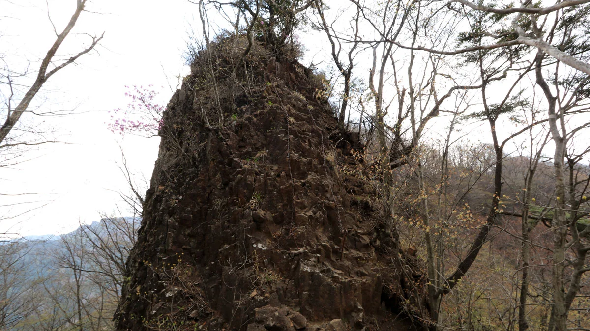 立岩手前の鎖場