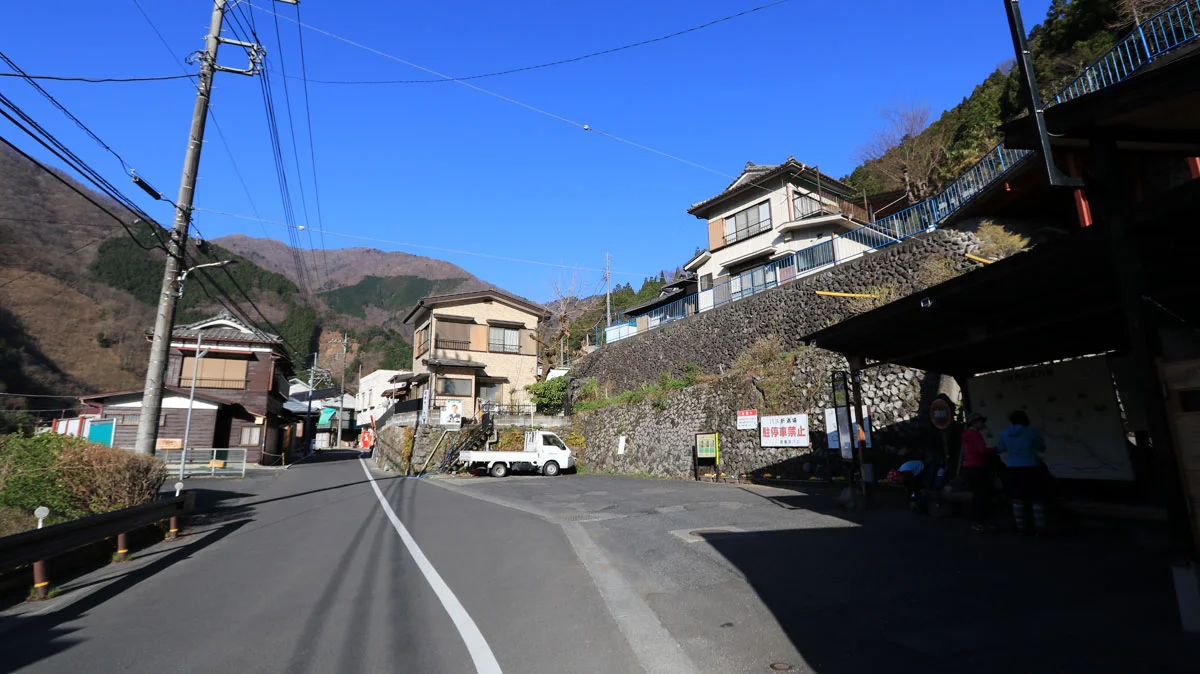 東日原のバス停