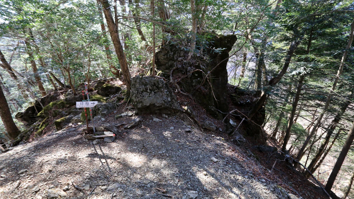 天祖山登山道（尾根筋）