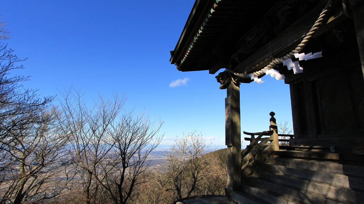 山頂の加波山神社中宮の本殿