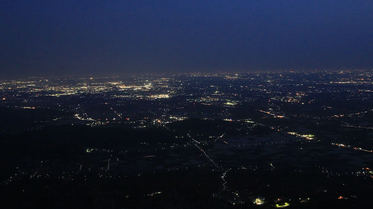 女体山からの夜景
