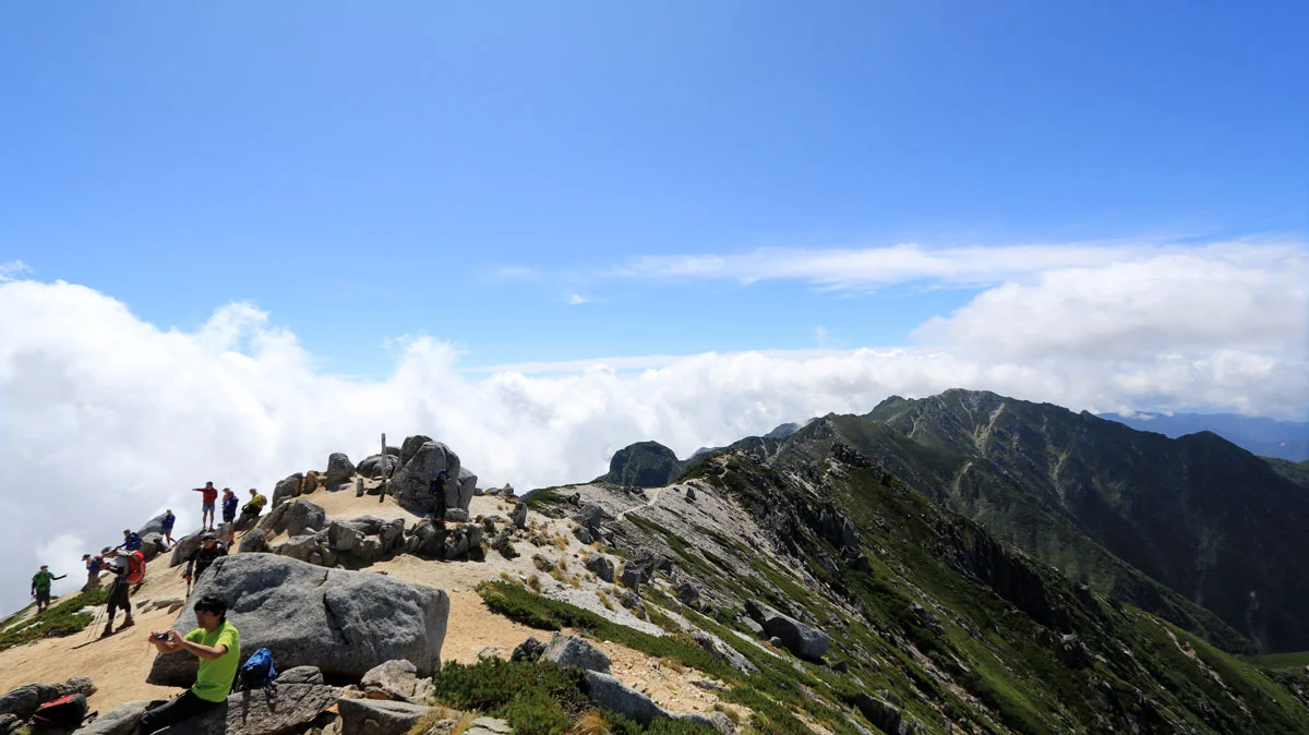 南駒ヶ岳へ続く稜線