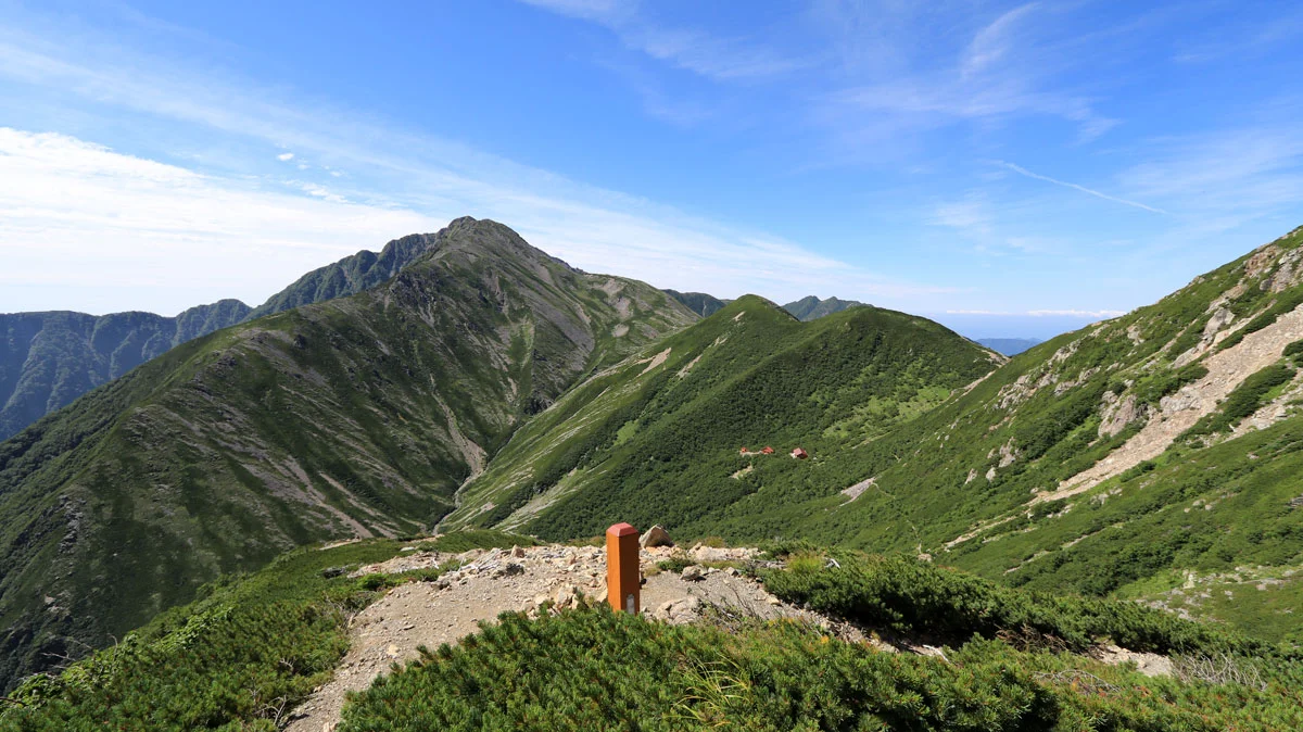 標柱のある小広場からの風景
