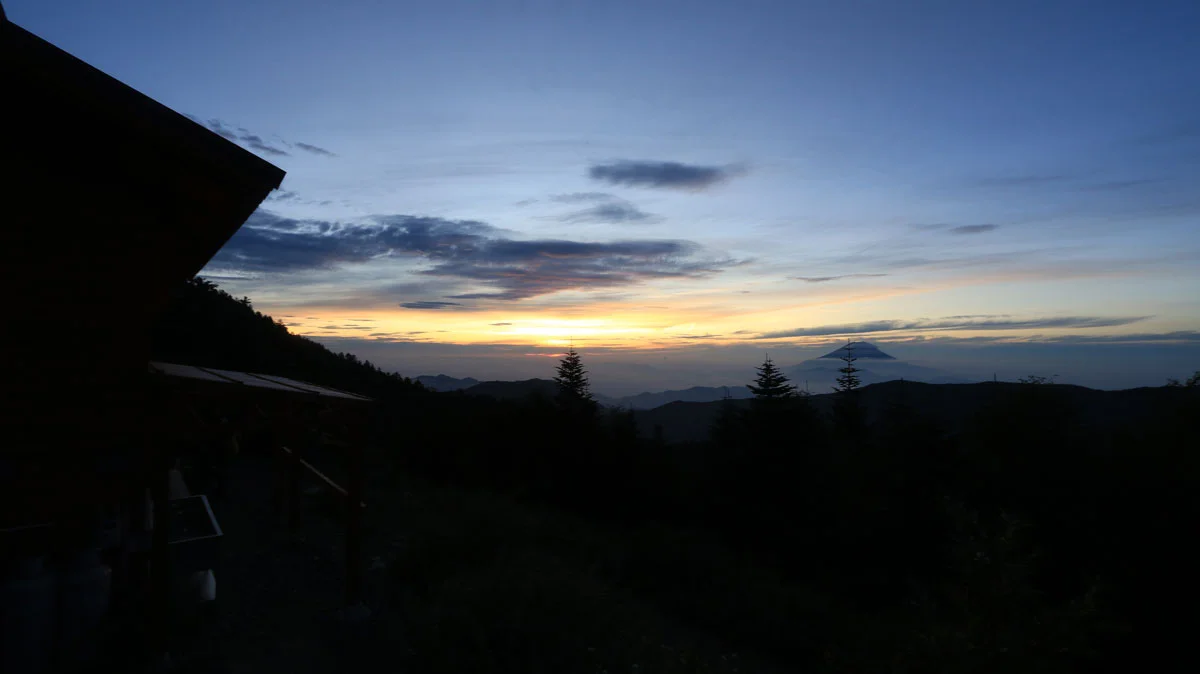千枚小屋から夜明け前の風景