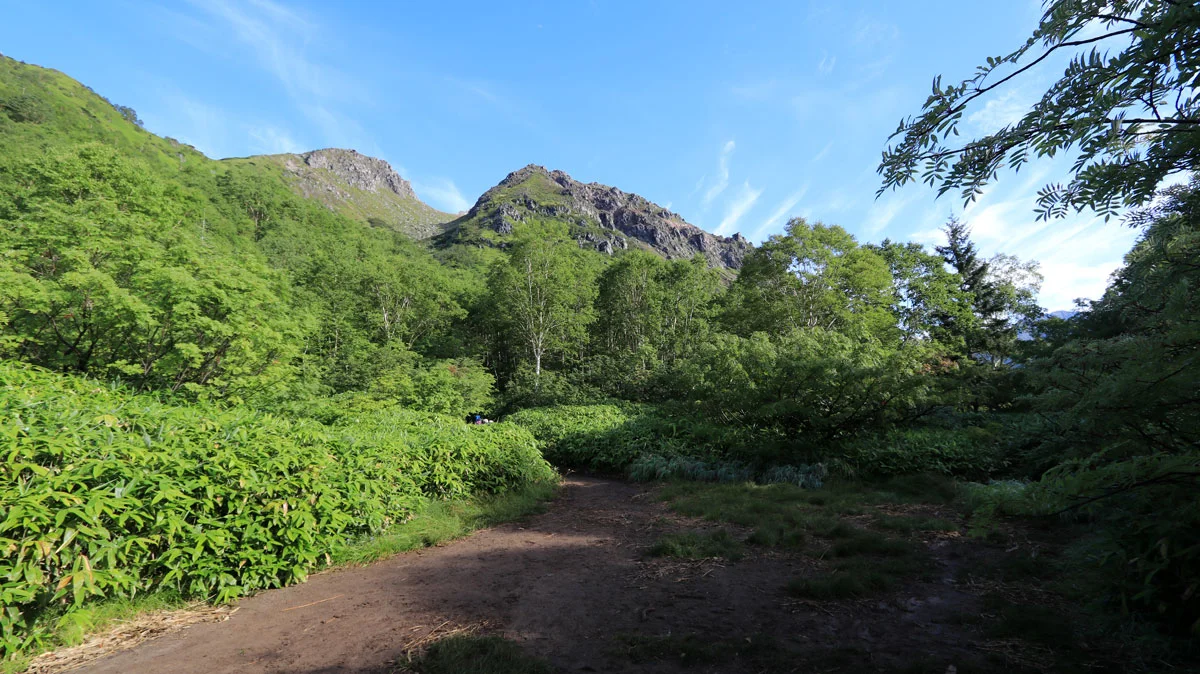 広場から見た焼岳