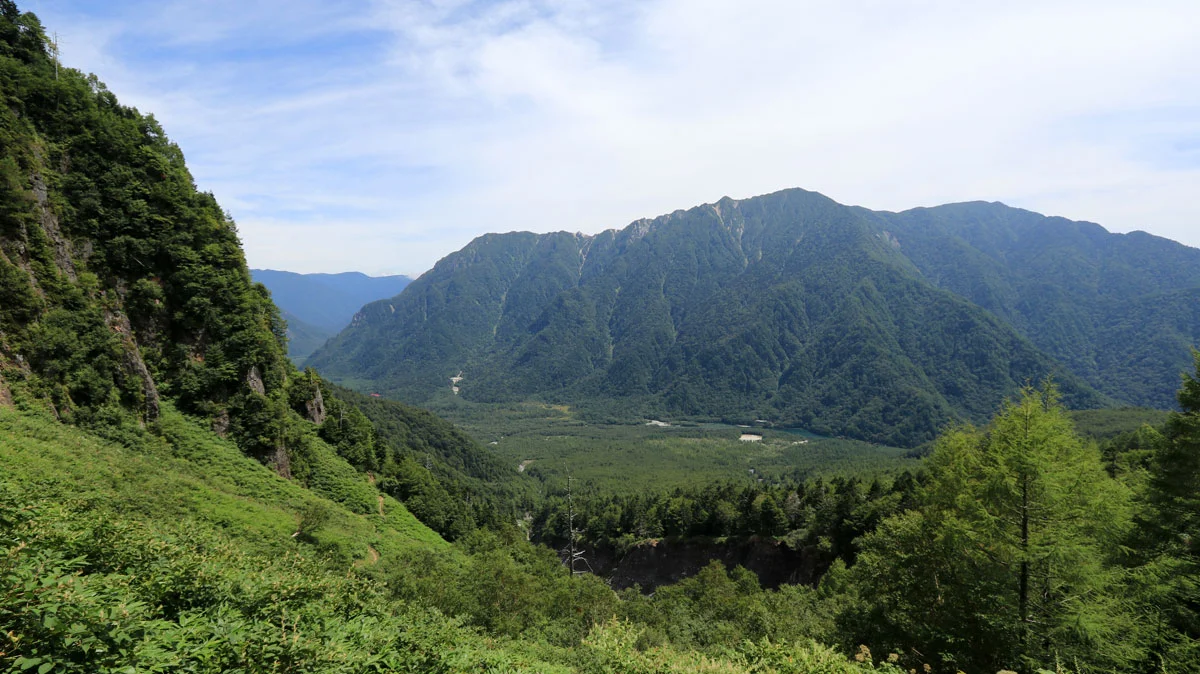 正面に日本二百名山の霞沢岳