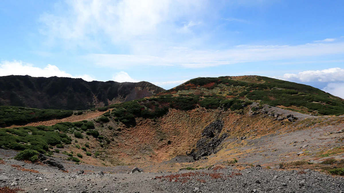 羊蹄山の側火口（母釜）